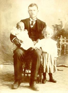Axel with children Ida and Lorenzo